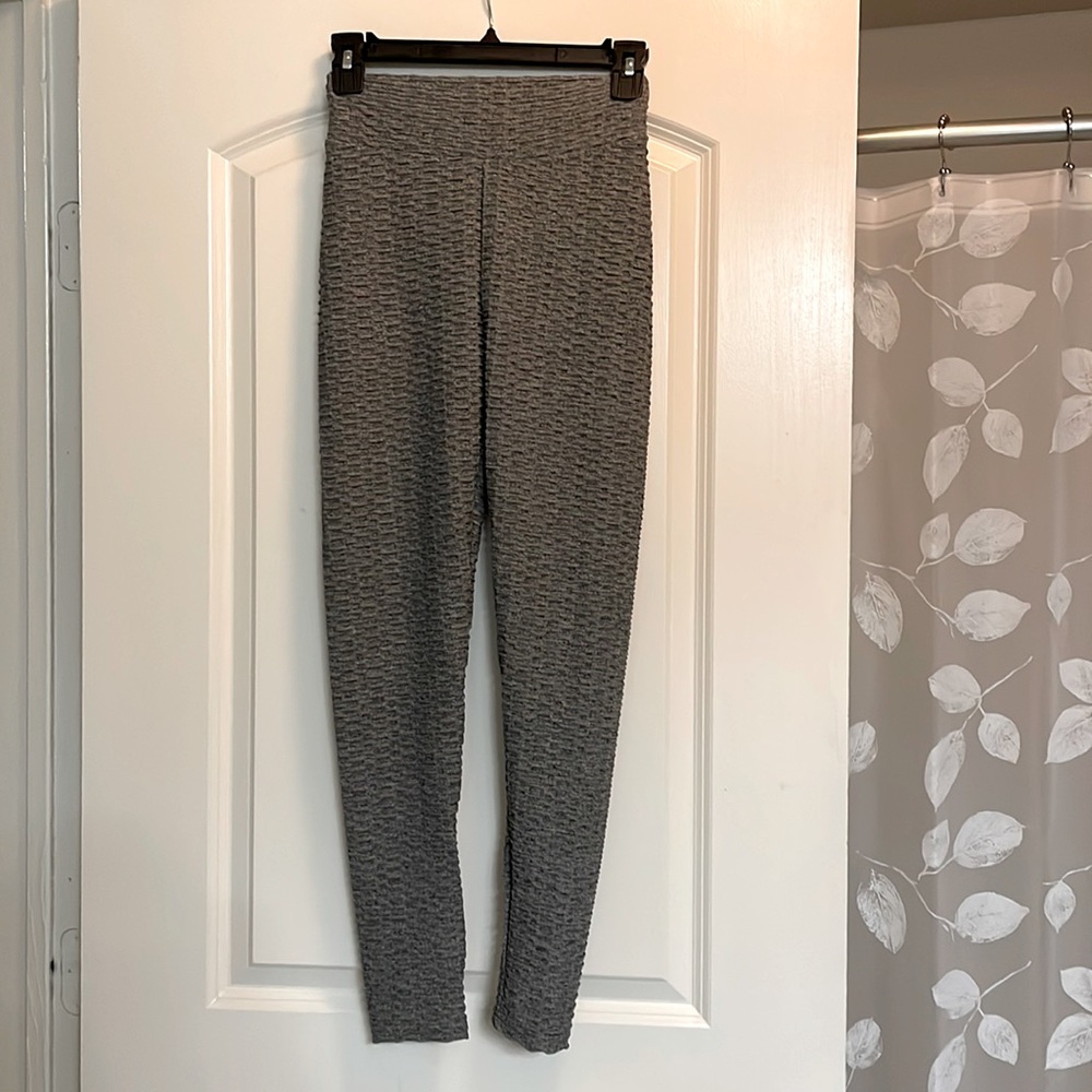 Ruched bottom leggings. Size small